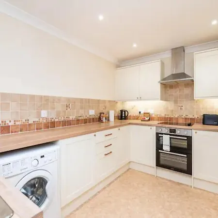 Pass The Keys 8 Fewster Way Cosy Townhouse With Free Parking York