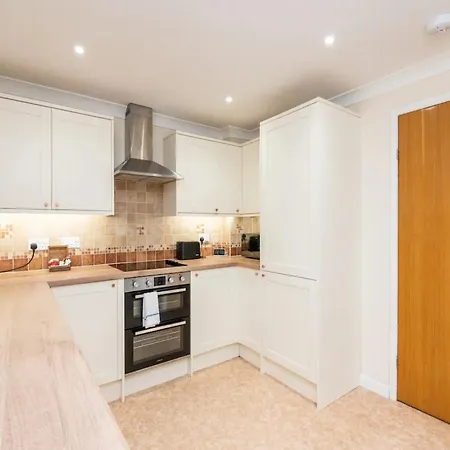 Pass The Keys Townhouse With Free Parking York