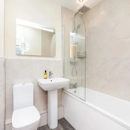 Pass The Keys Townhouse With Free Parking * York