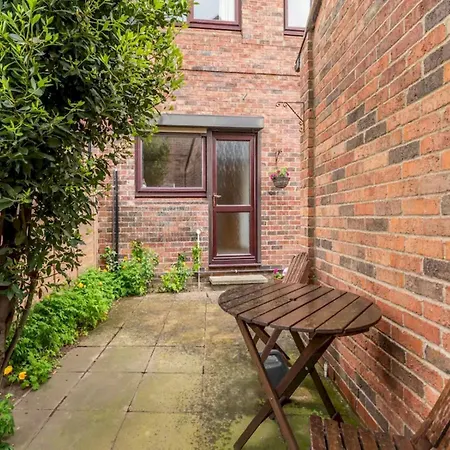 Holiday home Pass The Keys Townhouse With Free Parking *