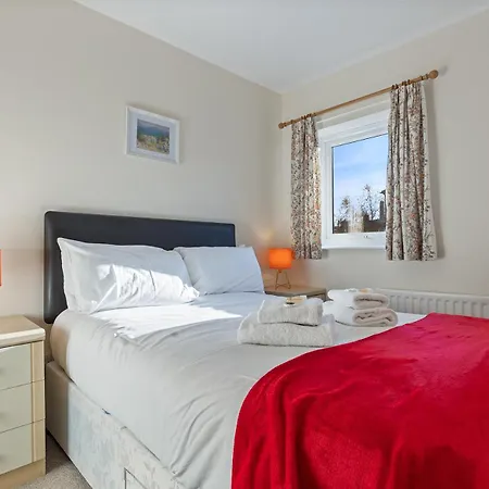 Pass The Keys Townhouse With Free Parking York