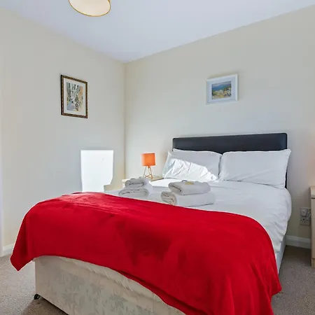 Pass The Keys 8 Fewster Way Cosy Townhouse With Free Parking Holiday home York