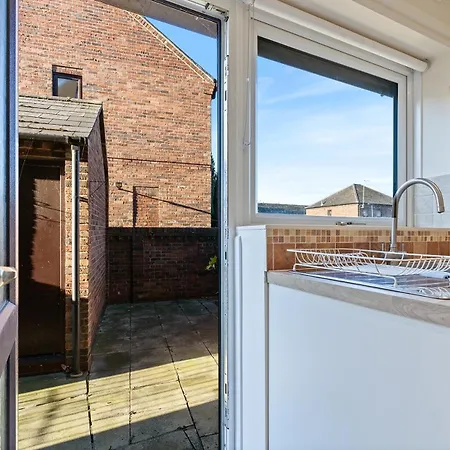 Pass The Keys Townhouse With Free Parking * York