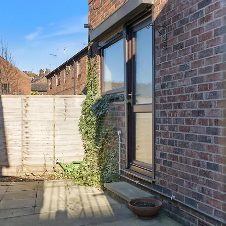 Pass The Keys Townhouse With Free Parking Holiday home *